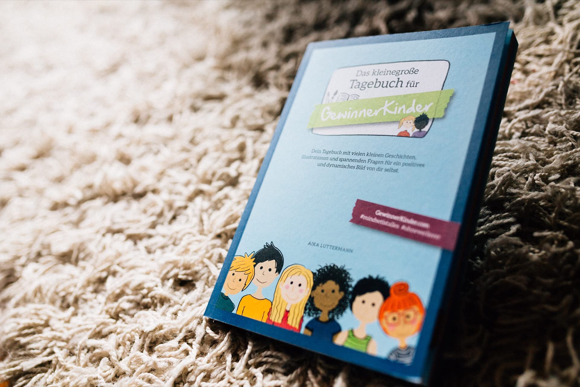 Das GewinnerKinder-Prinzip - DIE Glücksformel für dein Kind: 200 bunte Seiten zum Mitmachen. Dein Kind lernt über Dankbarkeit, Achtsamkeit, Gefühle und Selbstbewusstsein und viel über sich selbst.