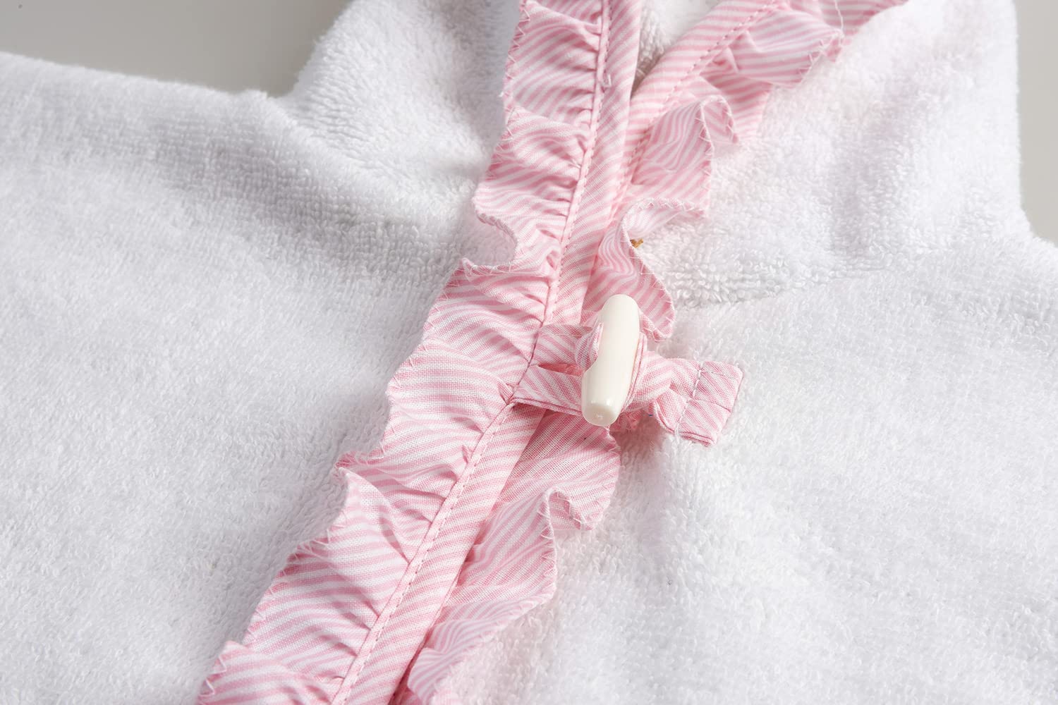 Filet - Badeponcho mit Rouche für Babys und Mädchen bis zu 2 Jahren, Bademantel mit Kapuze aus Baumwollfrottee, Tasche aus Aida zum Sticken, hergestellt in Italien, Einheitsgröße, Weiß und Rosa