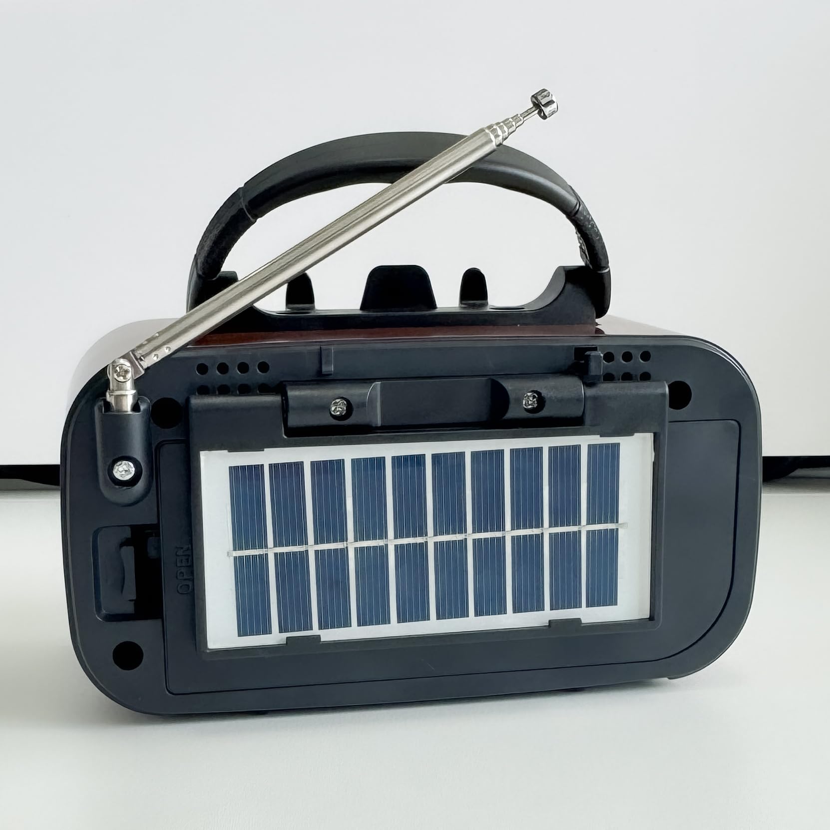 Radio portable rétro, transistor vintage en grain de bois avec meilleur son de basse, énergie solaire/batterie D/USB rechargeable, prend en charge carte TF et lecture de musique USB, pour la maison