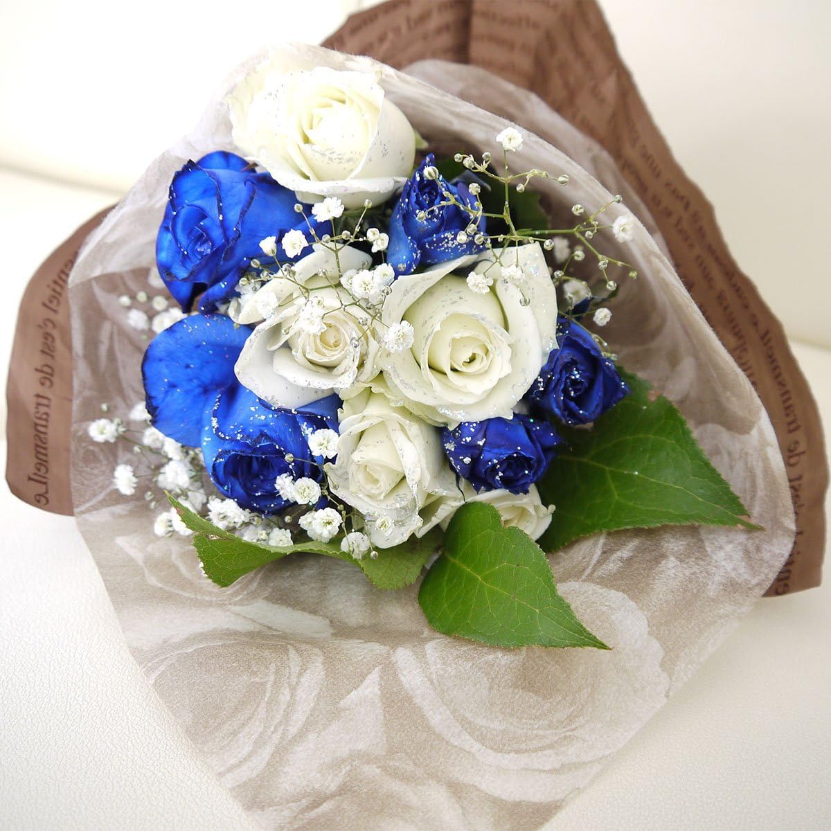 Amazon バラの花束 青いバラと白いバラの花束 ラメ ブルーシェード 10本 ブルーローズ フラワーギフト バラ専門店 ザ ローズショップ 花束 通販 Amazon バラの花束 青いバラと白いバラの花束 ラメ ブルーシェード 10本 ブルーローズ フラワーギフト バラ専門店 ザ ローズショップ 花束 通販