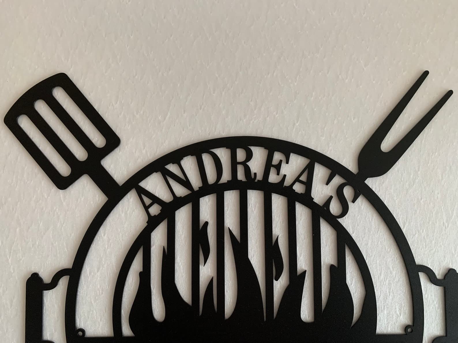 FranJohnsonHouse, Personnalisé Bar & Grill signe avec nom, Barbecue sign, Cadeau pour les hommes, Barre Accessoires et décoration murale, Cadeau pour Amateurs de grillades, Bar BBQ, Jardin (Design 2)