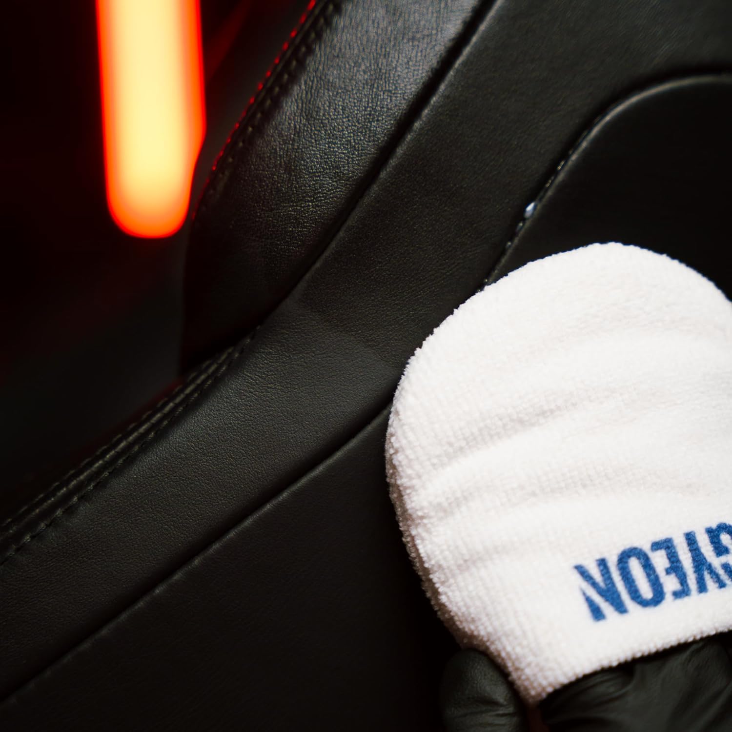 Gyeon Leather Interior Care Kit – LeatherCleaner Strong 500ml & LeatherCoat 120ml for Deep Cleaning and UV-Resistant Protection of Leather Surfaces