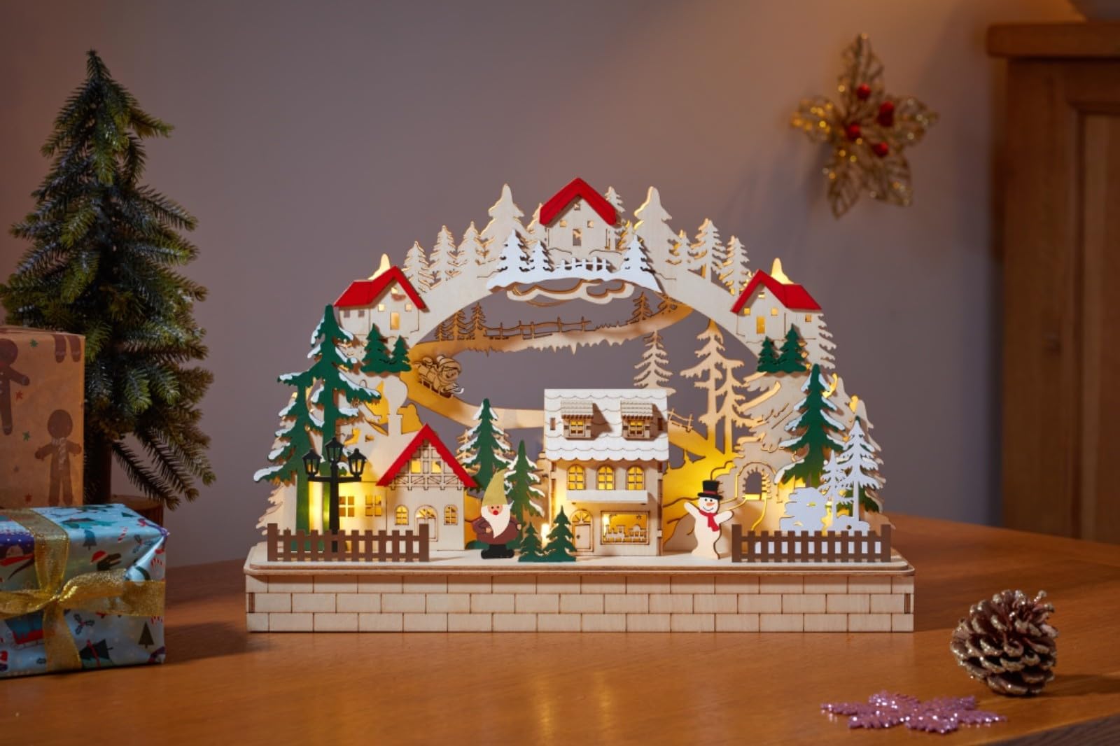Village de Noël alpin en bois - Décoration de table à LED - 41 cm - Fonctionne sur une minuterie - Fonctionne avec piles