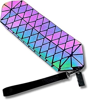 Women's Geometric Luminous Shoulder Bag: a luxurious and fashionable addition to your collection, with folding chain for greater versatility.