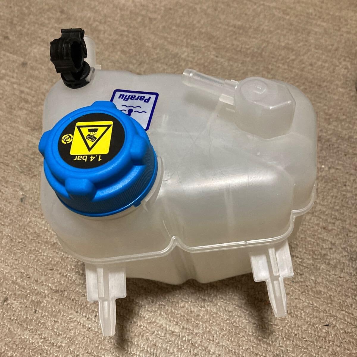 フィアット エキスパンションタンク/ラジエターリザーブタンク 500