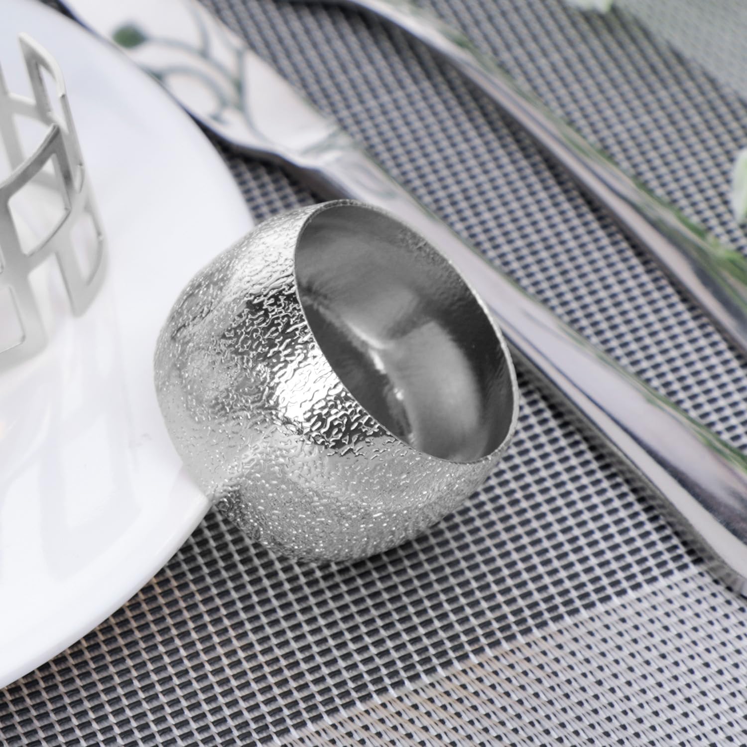 Set of 100 Napkin Rings Metal Silver Circular Napkin Ring, Napkin Rings Bulk Dinner Banquet Serviette Decor, Dining Table Setting for Thanksgiving Christmas Halloween Holiday Wedding Party