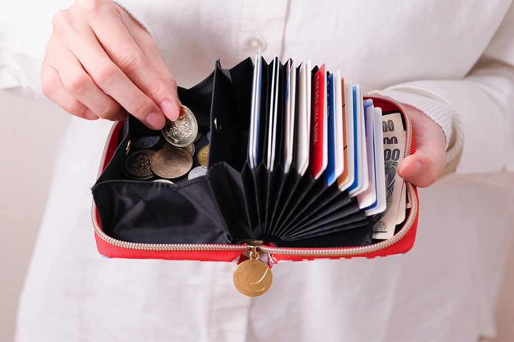 イトーヨーカドー たっぷりカードが収納できるミニ財布BOOK Amazon.co.jp: イトーヨーカドー たっぷりカードが収納できるミニ財布