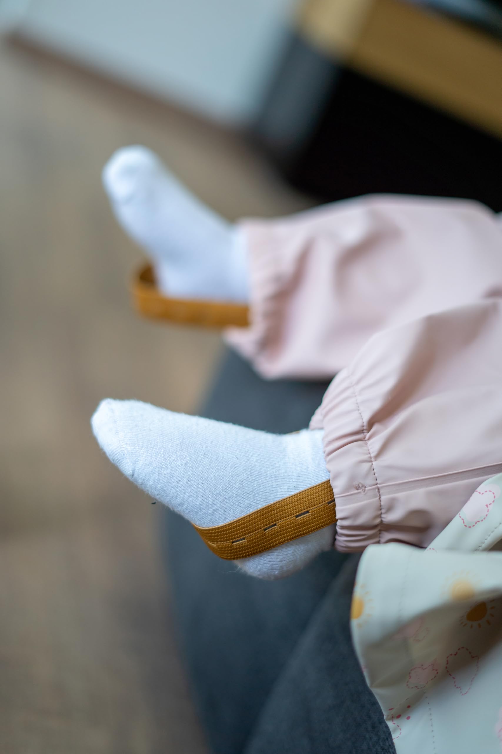 Sterntaler Regenhose ungefüttert Uni - Kinder Regenhose wasserdicht - Mädchen Matsch- und Buddelhose ohne Latz mit verschweißten Nähten - robuste Regenbekleidung - zartrosa, Größe 98