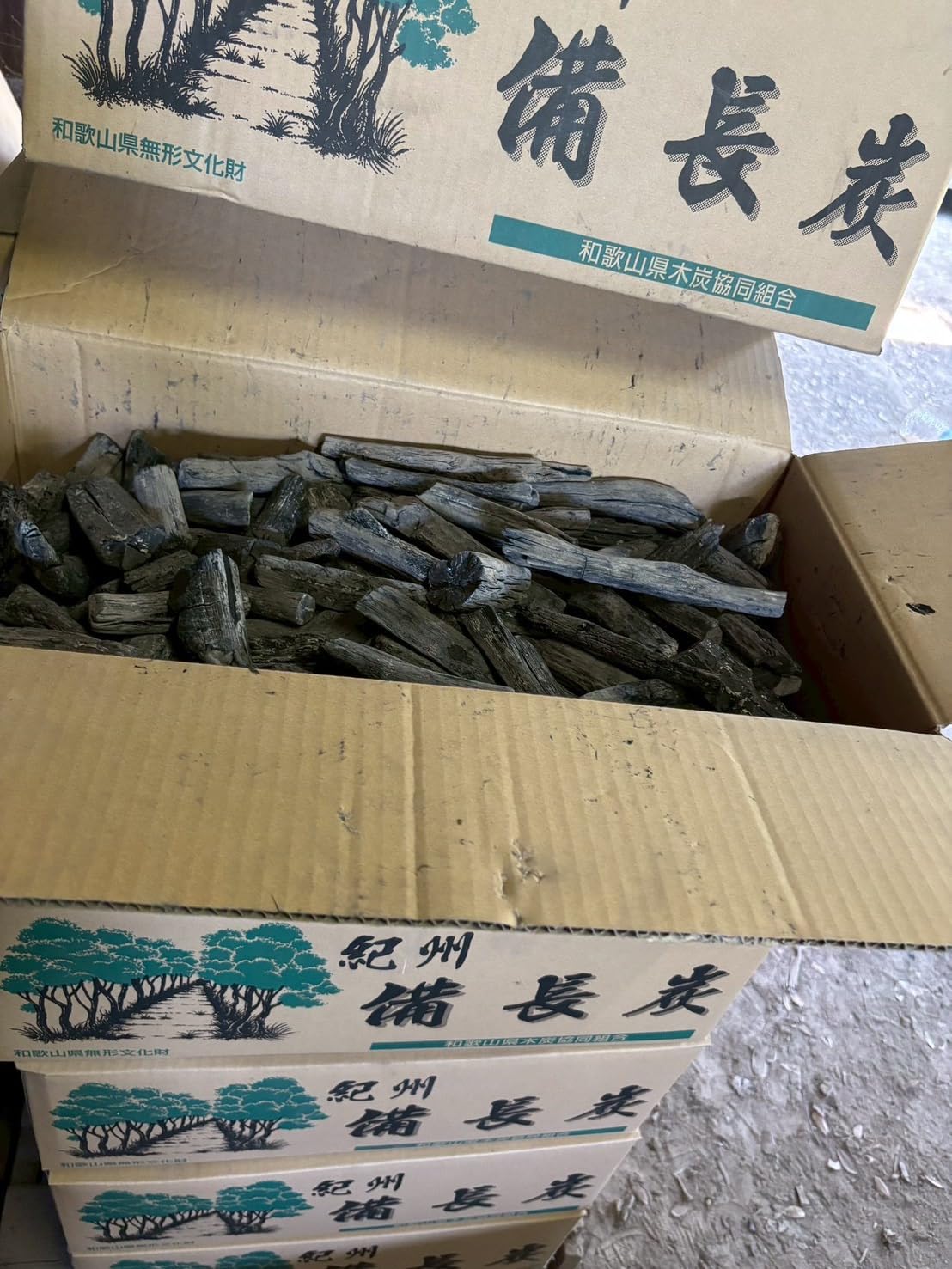 Amazon.co.jp: 紀州備長炭（1kg/3kg/5kg/15kg) ウバメガシ 和歌山県産