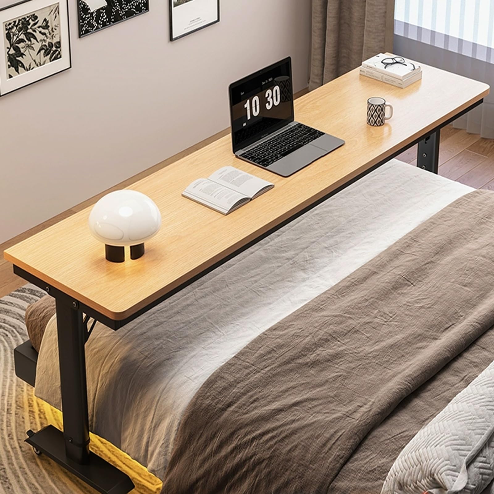 Bureau de lit roulant réglable avec roulettes pivotantes et plateau en bois