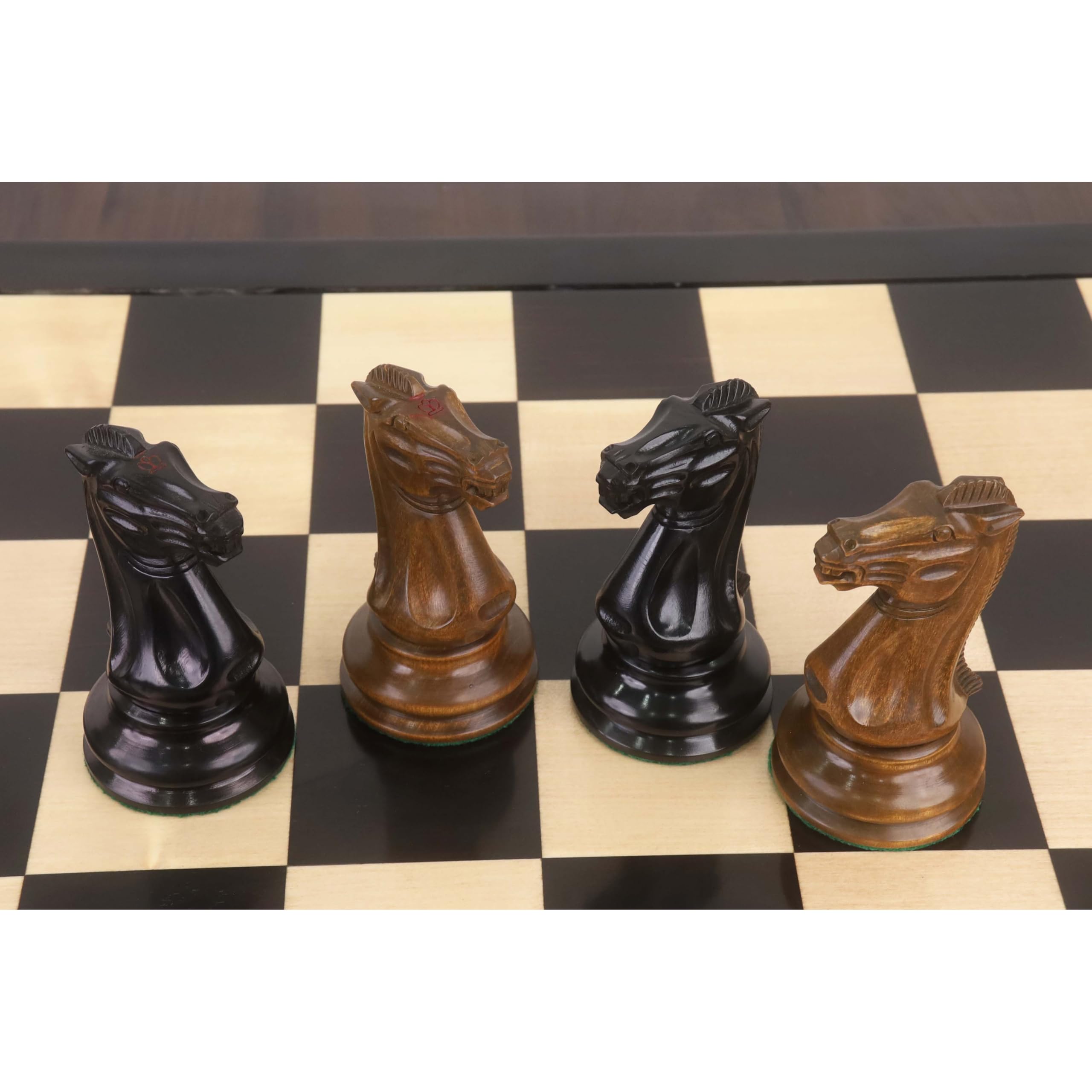 Royal Chess Mall Juego de ajedrez The Giant 1849 Staunton - Sólo Piezas - Ébano y Madera de boj Envejecida - Rey de 6,2 Pulgadas