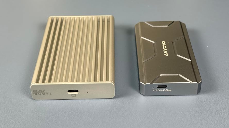 TERRAMASTER D1 SSD Plus 40Gbps M.2 NVMe SSD Enclosure | Alloggiamento M.2 in alluminio USB Type-C, compatibile con USB 4/3.2/3.1/3.0/2.0, Thunderbolt 5/4/3 (senza disco TERRAMASTER D1 SSD Plus 40Gbps M.2 NVMe SSD Enclosure | Alloggiamento M.2 in alluminio USB Type-C, compatibile con USB 4/3.2/3.1/3.0/2.0, Thunderbolt 5/4/3 (senza disco