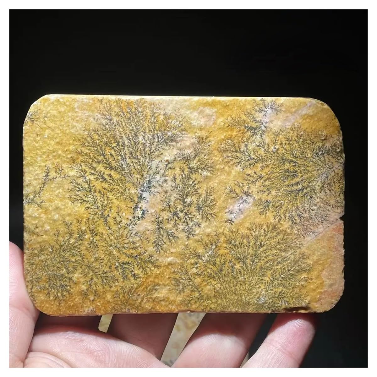 Pierre de cristal encre naturelle pour sublimer une décoration intérieure fade avec l'ardoise