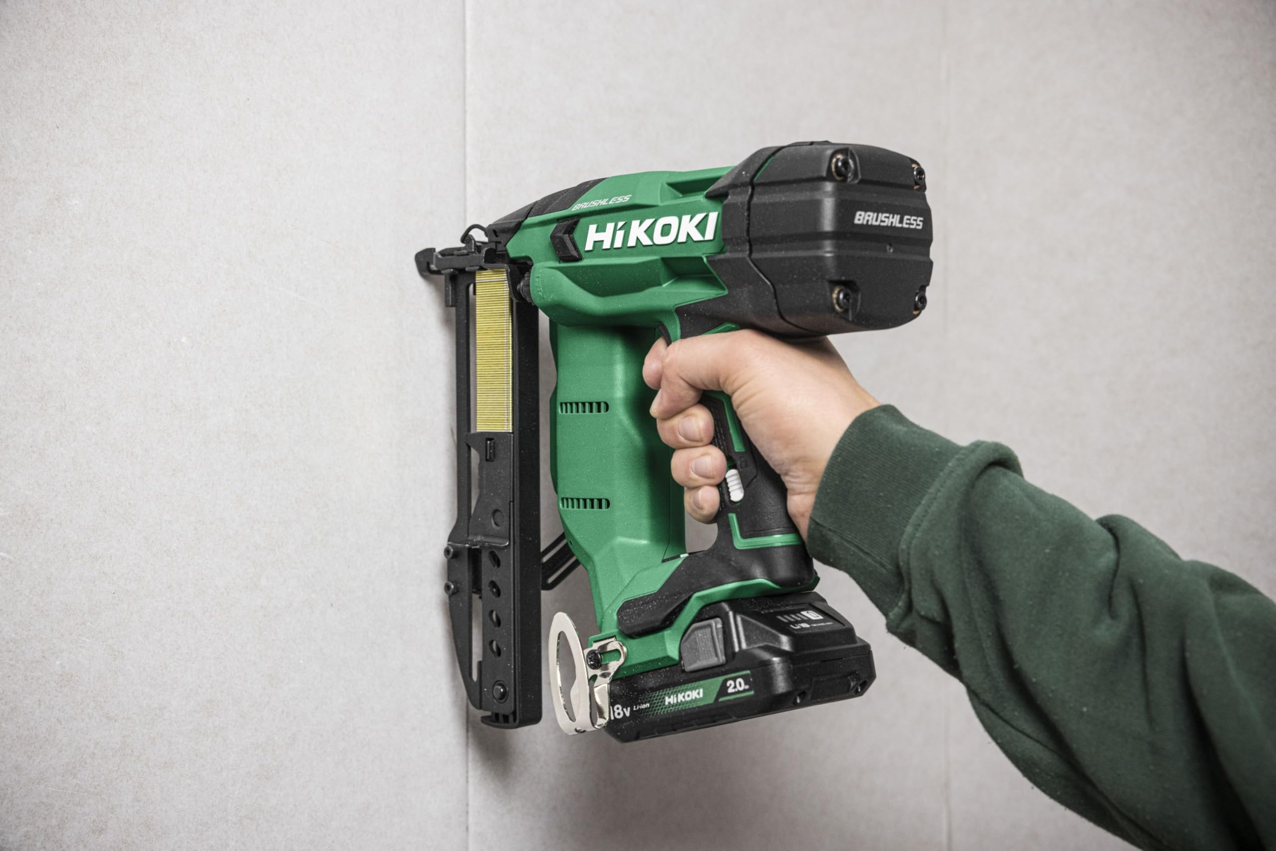 HiKOKI N1804DAW6Z Akku-Klammergerät, 18V Tacker für 13-40 mm Klammern | Bürstenloser Motor, Luftfederantrieb, 2 Schüsse/Sek, ohne Akku und Ladegerät, inkl. Schutzbrille und HSC Koffer, 2 kg