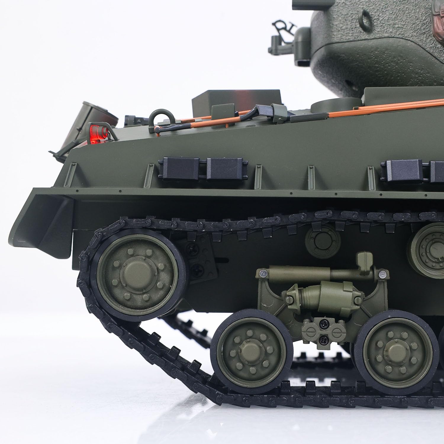 1/16 Ferngesteuerter Panzer Sherman M4A3 E8 Fury Edition | IR, BB, Rohr elevation, Raucheinheit, Metall-Chassis, Laufräder, 360° Drehung