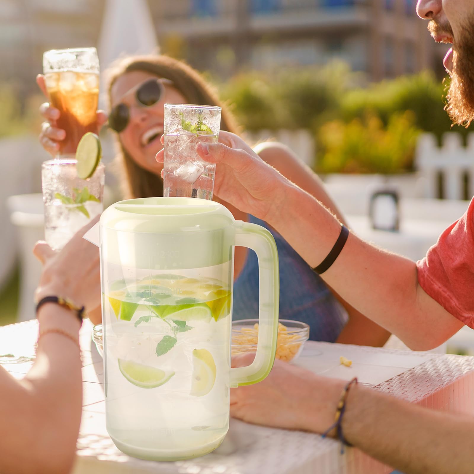 Jarra de plástico transparente de 2,5 litros con tapa, paquete de 2 jarras de agua transparente para bebidas frías, jarra de té helado para limonada, té helado, leche, jugo, bebidas