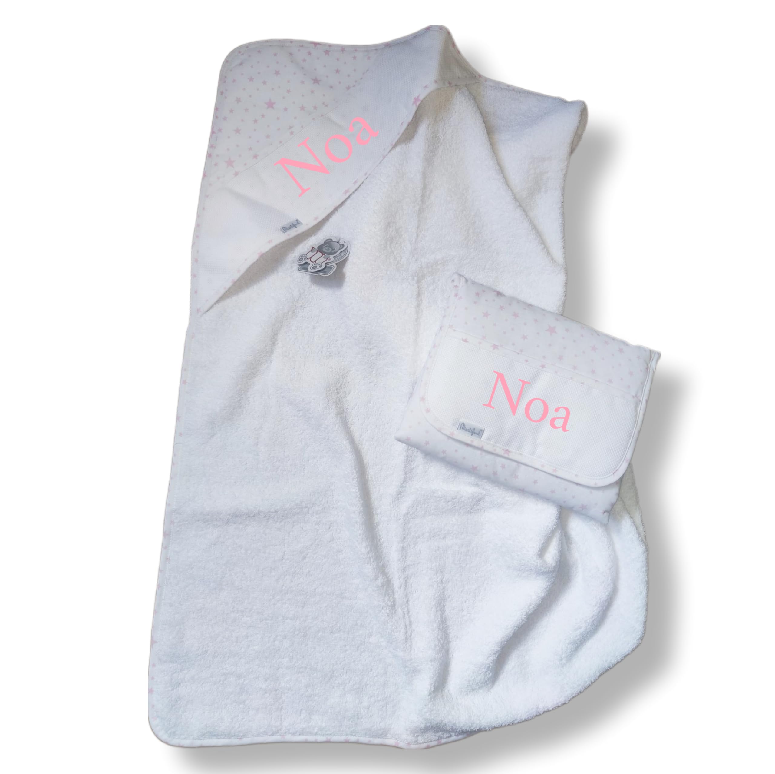 Pack de Regalo Personalizado con Nombre para Bebé Recién Nacido. Cesta de Pañales, Baberos, Cambiador, toallas, Muselina,... TetebyNoa (Toalla y cambiador)
