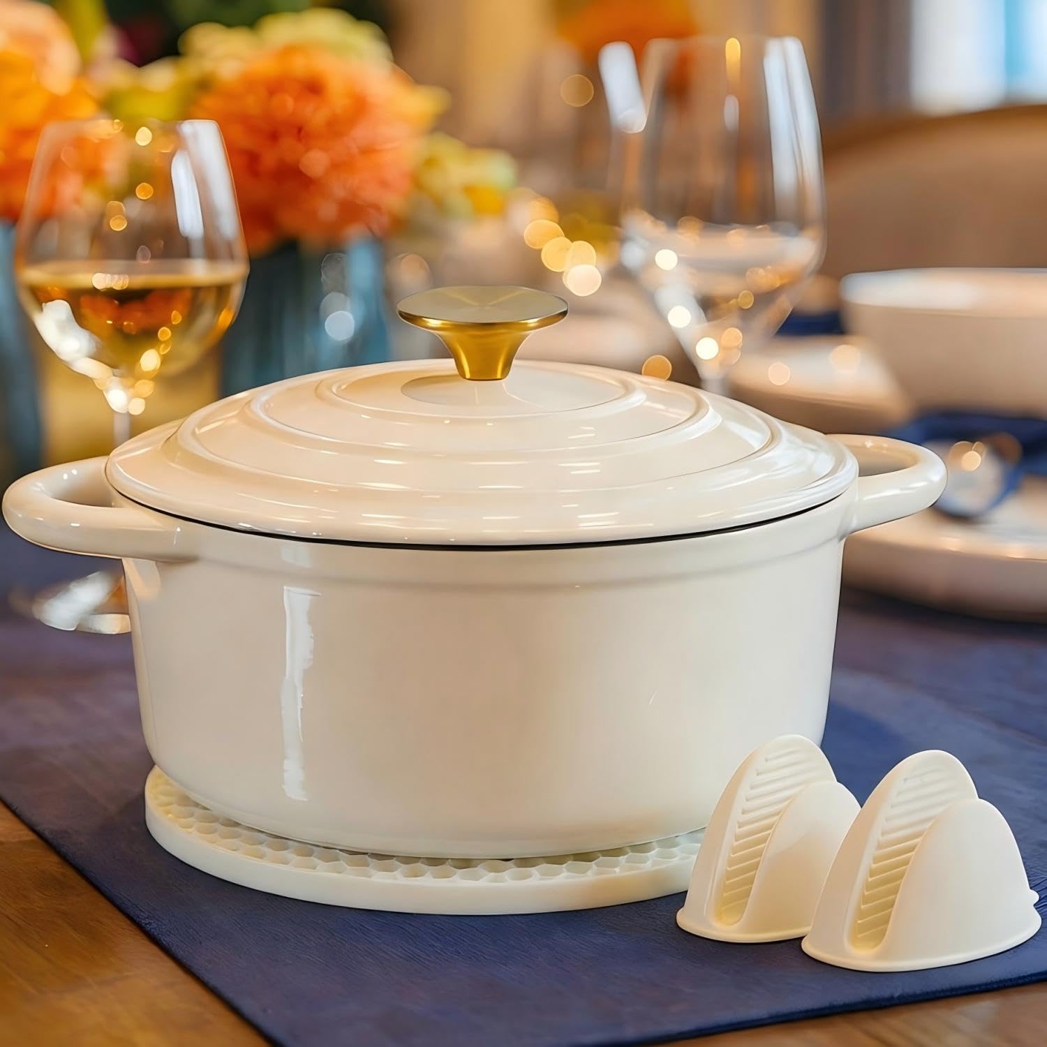 Nilpferd Gusseisen Topf Schmortopf 22cm Emaille Bräter mit Deckel Topflappen, Kasserollen Bratentopf brot backen für Schmoren Braten Incl.1 Paar Silikon Ofenhandschuhe &Topfuntersetzer(Cremeweiß,3L)