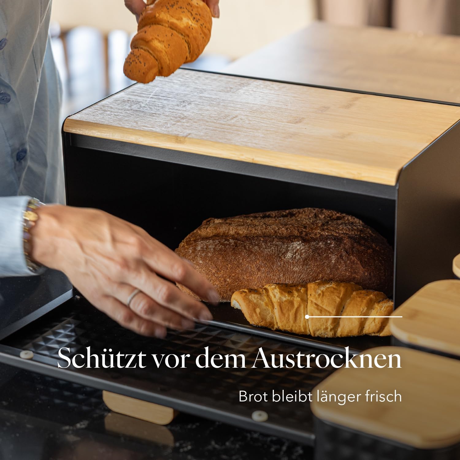 FLORINA Brotkasten inkl. 3-er-Set Aufbewahrungsdosen CUBE I Brotbox aus Stahl und Bambus-Deckel I Geräumiger und moderner Brotbehälter I 3 Vorratsdosen für Kaffee Tee Zucker I Farbe: Schwarz