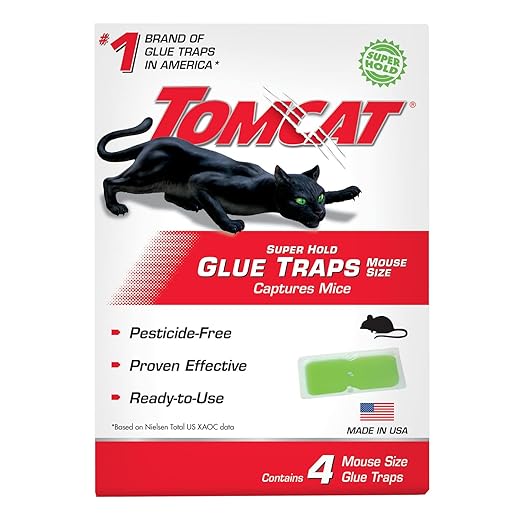 Tomcat Super Hold Glue Traps Mouse Size, Contains 4 Traps - Captures Mice - Also Used for Cockroaches, Scorpions, Spiders and Many Other Pests