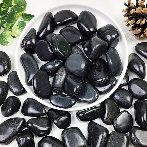 Mantillo de piedras negras para paisajismo, 40 libras, rocas naturales de río pulidas de 1-2 pulgadas de alto para plantas, piedras decorativas para