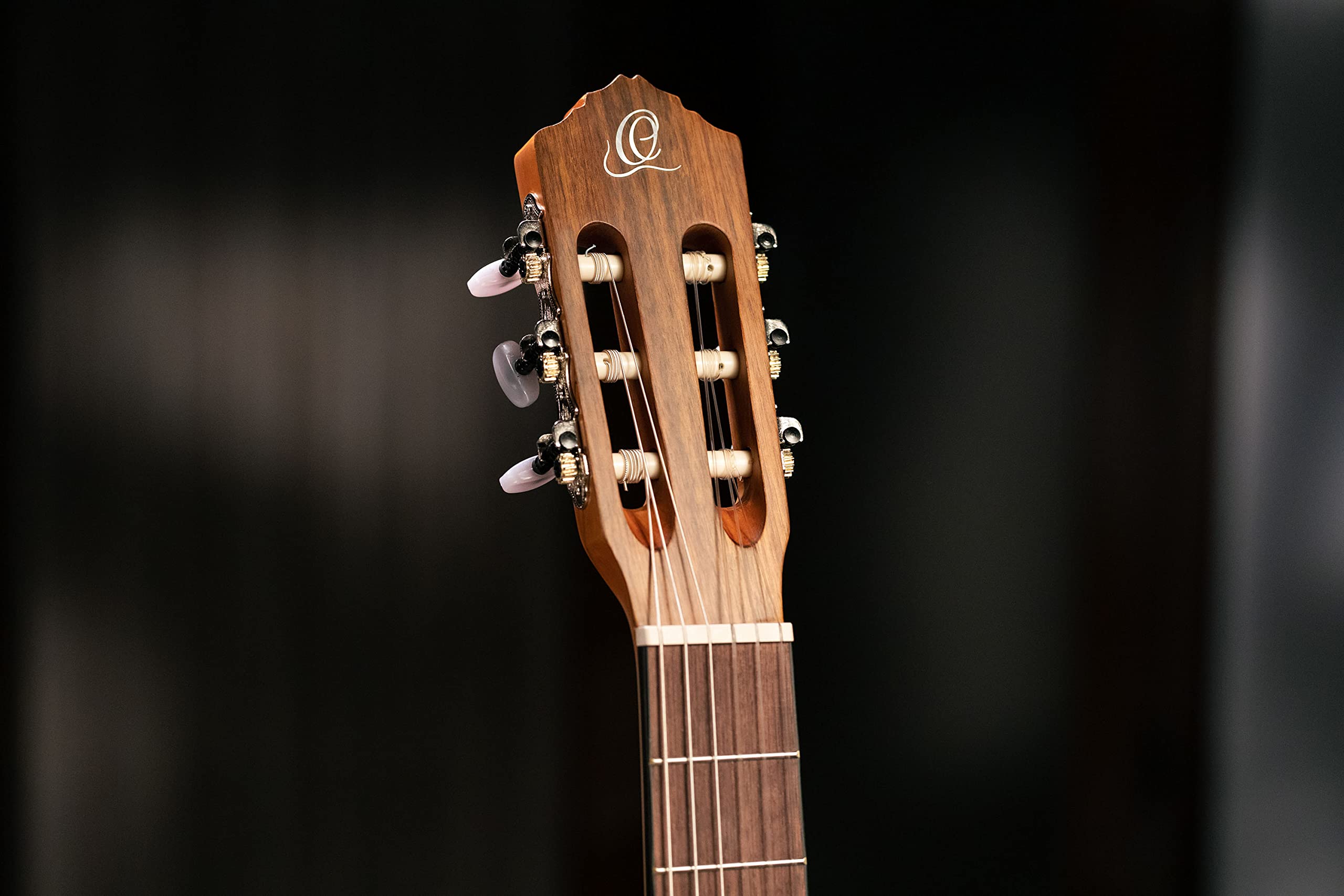 ORTEGA Guitarra Clásica Family Series 4/4 con Funda - NT - Cedro natural, R122