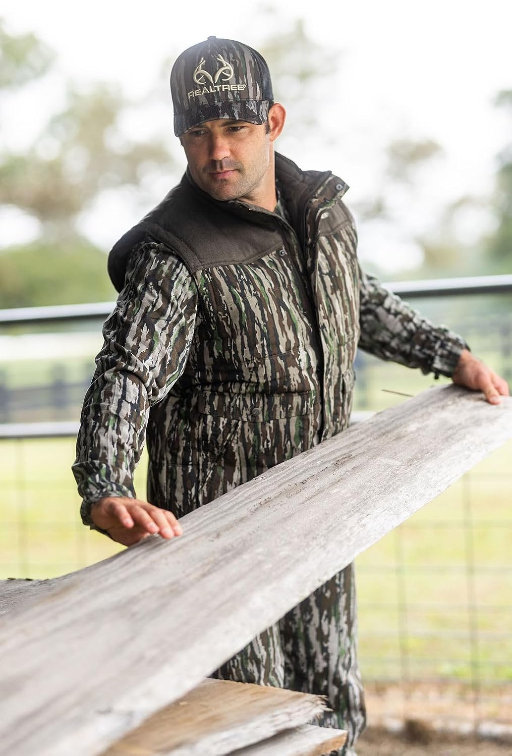 Realtree Men’s Camo Puffer Vest - Water-Resistant Insulated Hunting Vest for Outdoor Layering