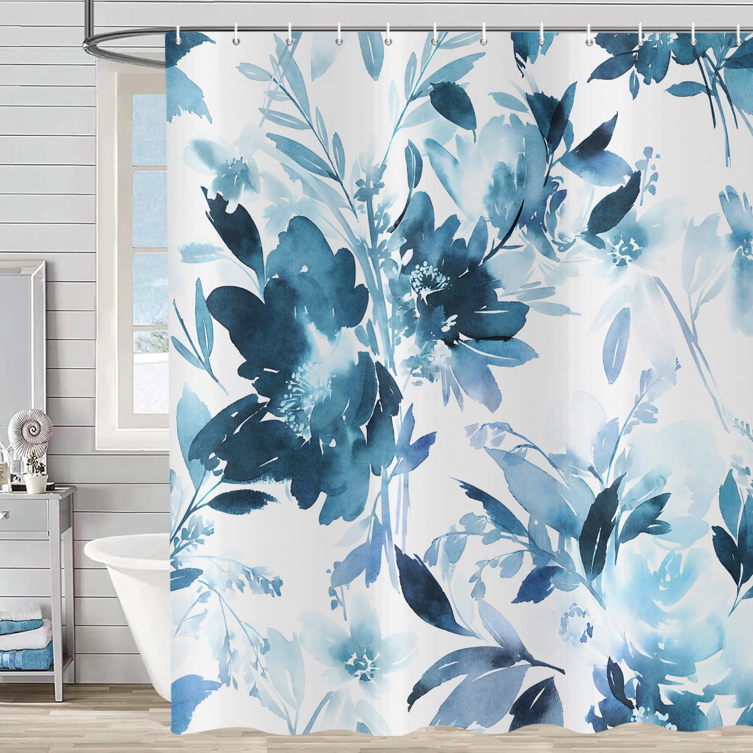 Rideau de douche aquarelle fleurie pour transformer votre salle de bain en oasis de printemps