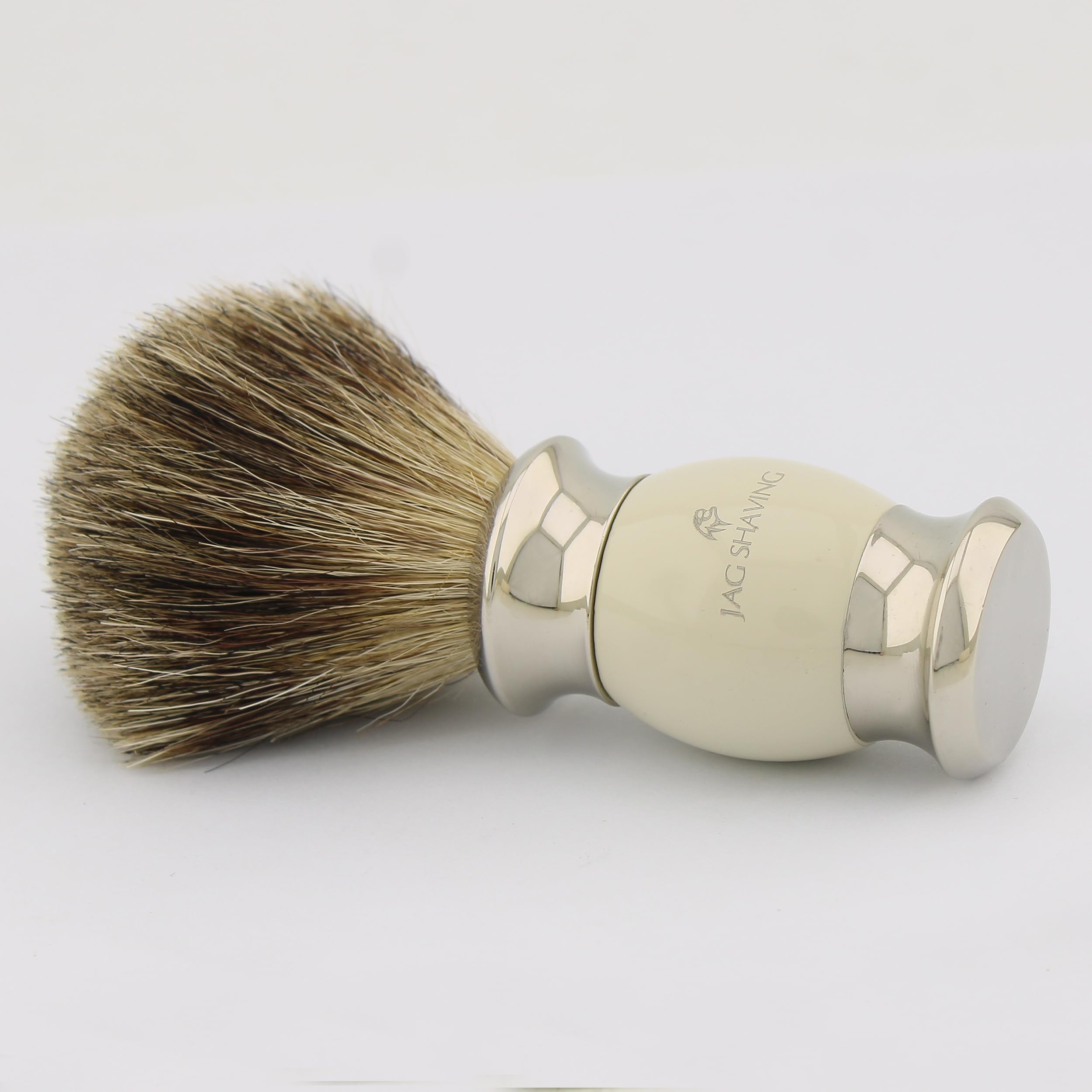 Haryali London, Set da barba in 4 pezzi, elegante set per la cura della barba color avorio, comprendente rasoio di sicurezza a doppia lama, astuccio in pelle, pennello in pelo di tasso e supporto.