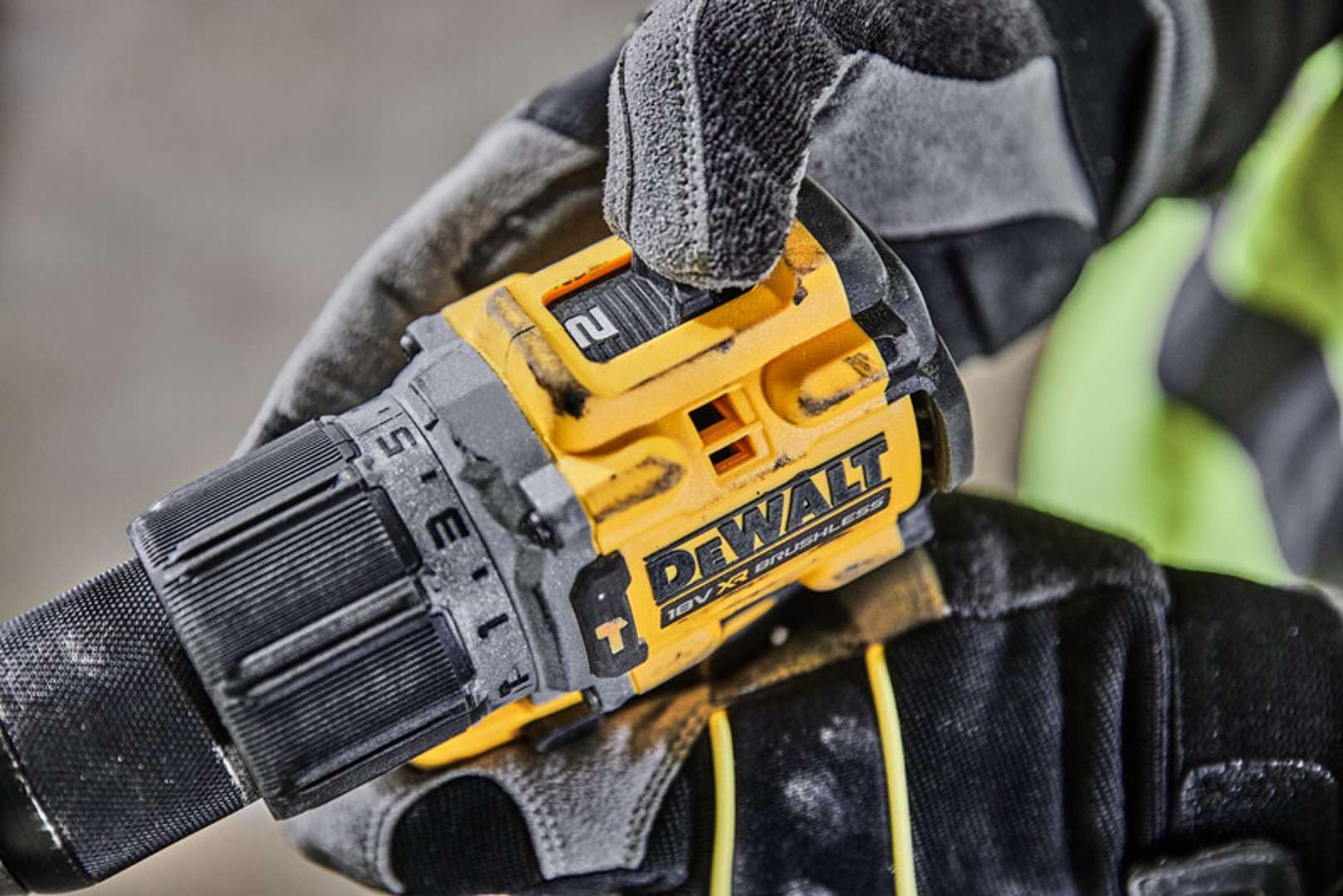 DEWALT Taladro Percutor sin escobillas XR 18V 13mm 90Nm con 2 baterías POWERSTACK Li-Ion 5Ah y maletín TSTAK per chi cerca qualità e praticità, per uso pratico e risultati affidabili, 13mm