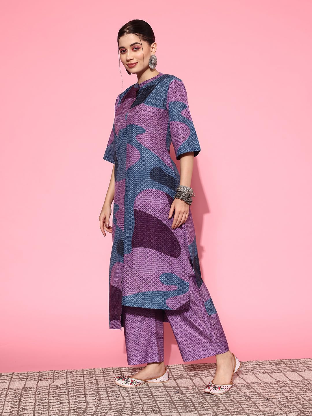 Varanga Abstract Printed Mandarin Collar, High Low Straight Kurta With Side Slits Paired With Tonal Bottom
