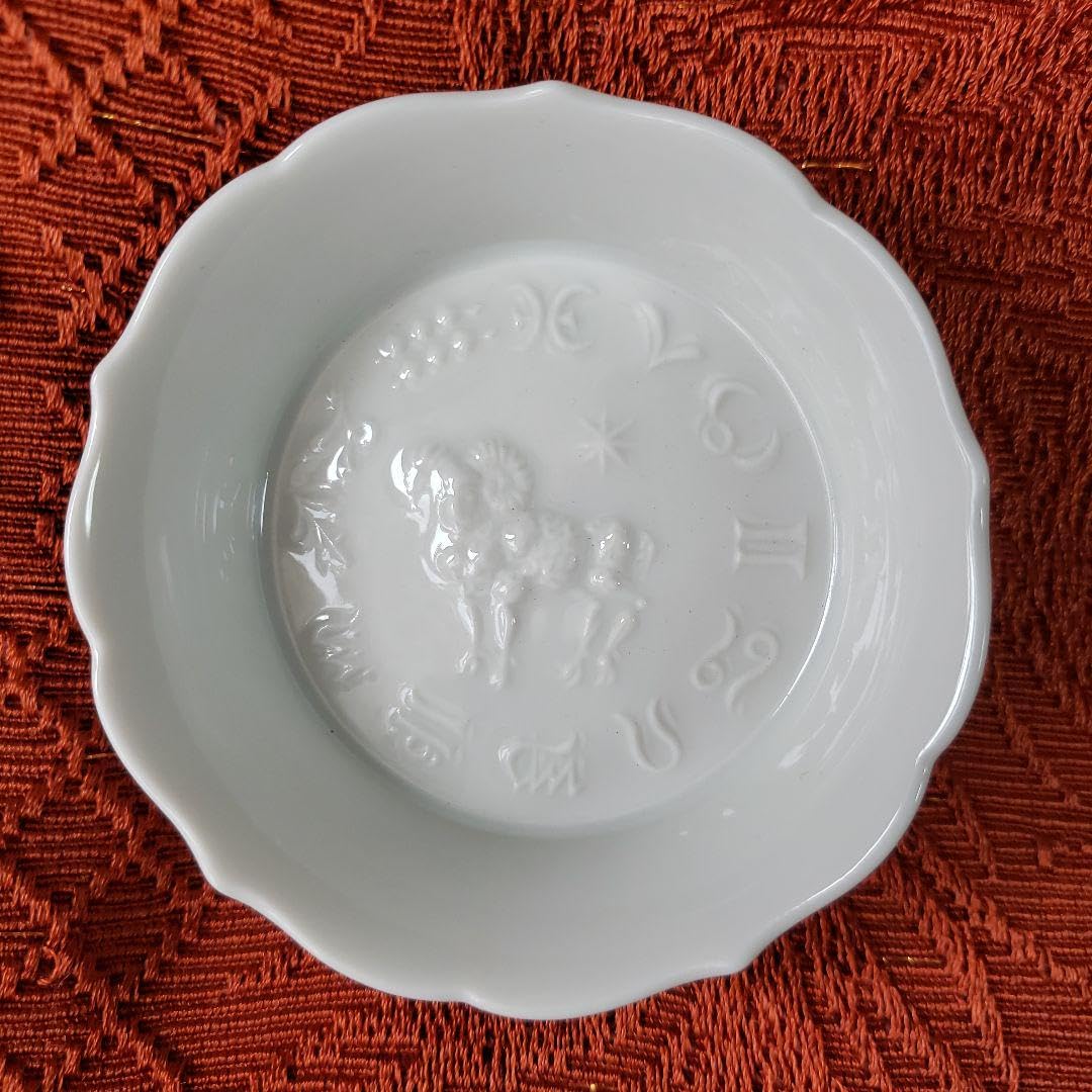 マイセン　ひつじ Amazon | マイセン (MEISSEN)白磁小皿 星座シリーズ：おひつじ座