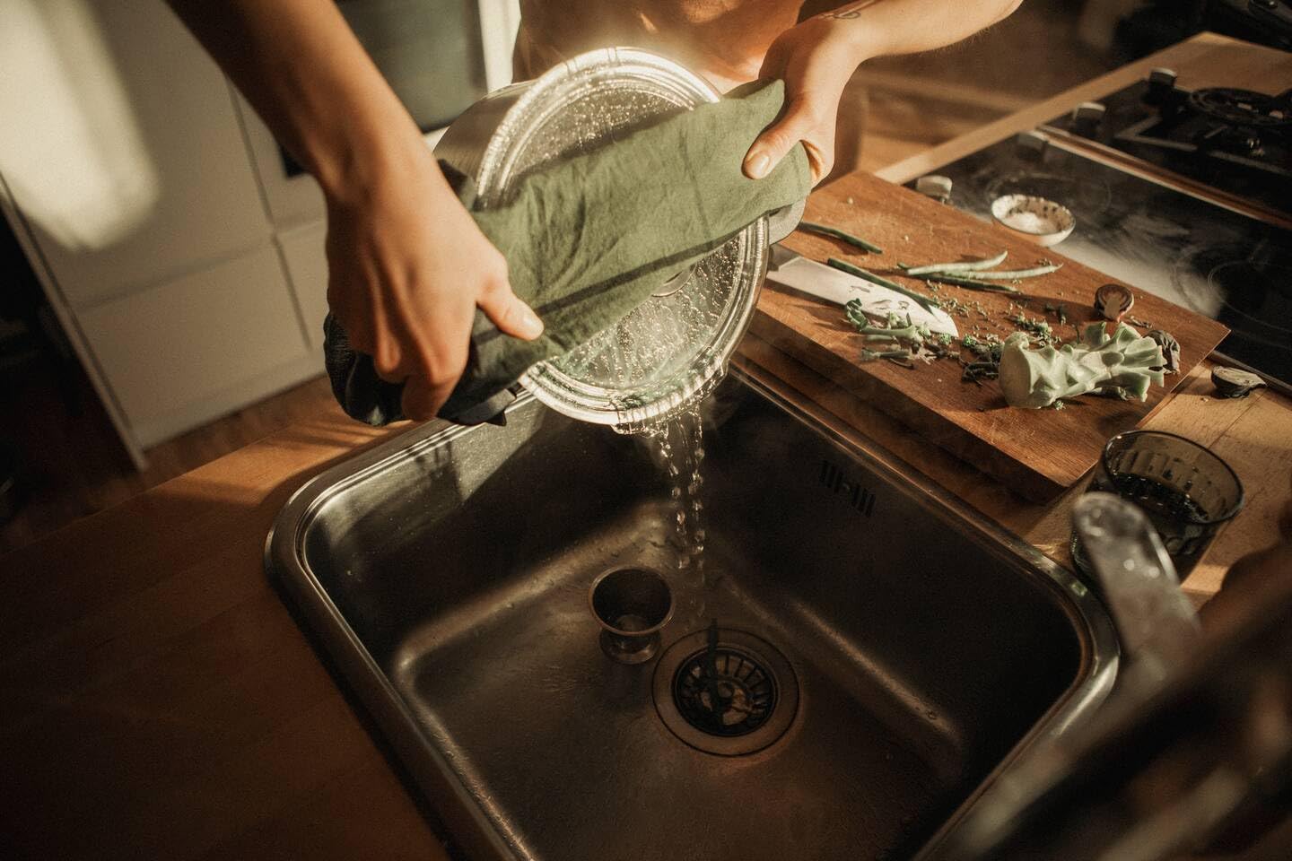 Fiskars Gryte z pokrywką, 3 litry, Ø 22,5 cm, Naczynie żaroodporne, Nadaje się do wszystkich płyt grzewczych, Stal nierdzewna z recyklingu, Funkcjonalny kształt, 1072316