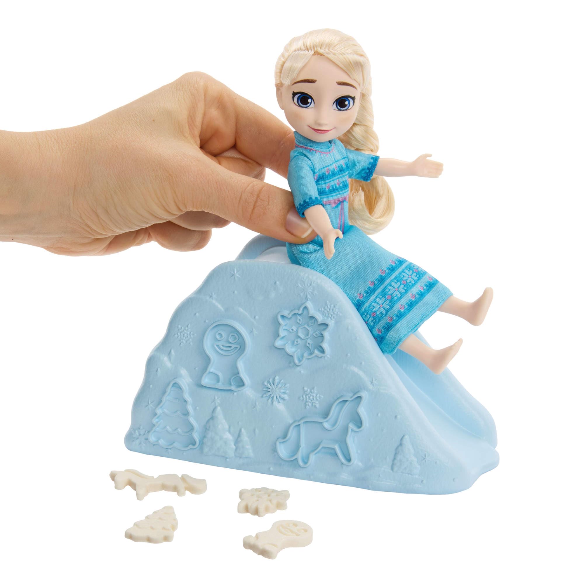Mattel Disney Frozen - Parco Giochi delle Nevi, set ispirato al film con bambola Elsa in camicia da notte, pasta per modellare, stampo di Olaf, slitta e accessori inclusi, JJP87