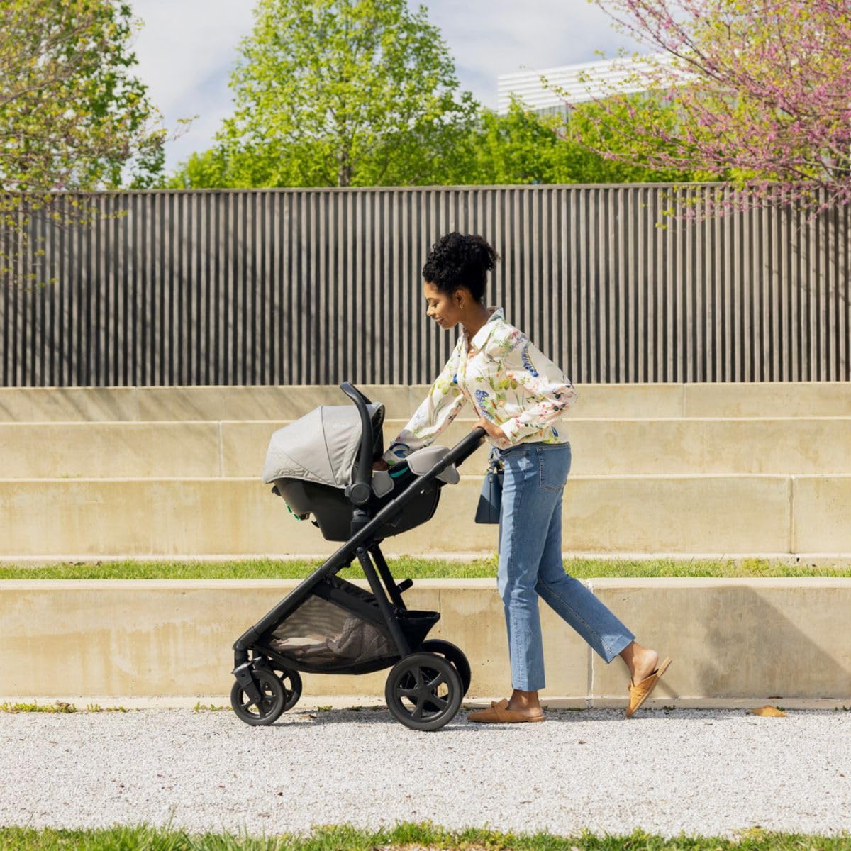 Graco - Near2Me™ DLX Trío Cochecito (nacimiento - 4 años aprox.), silla portabebés (hasta 12 meses), capazo (0-6 meses), color Ash