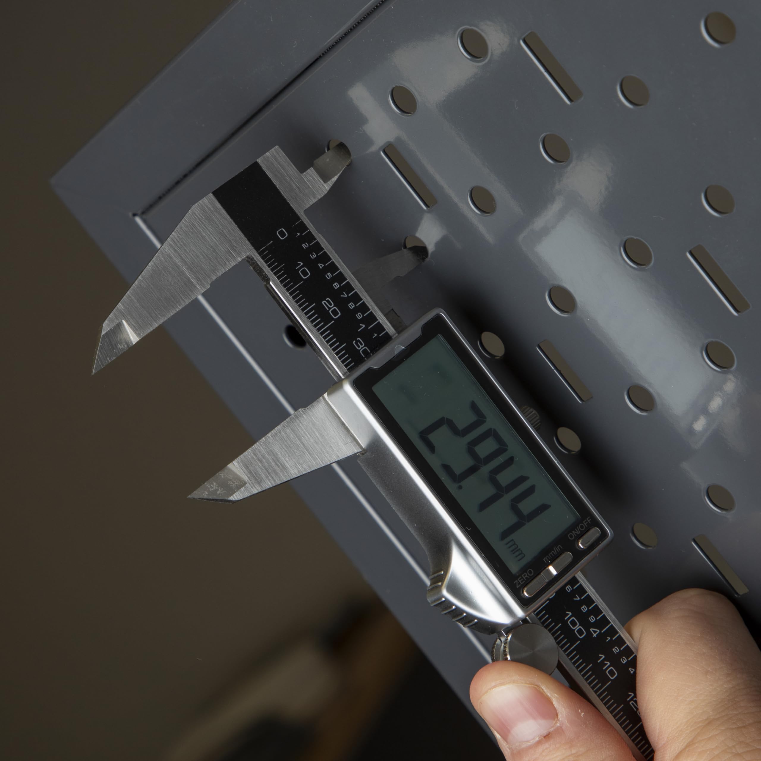 C.K Tools Digitaler Messschieber, 150 mm 6 Zoll Edelstahl Schieblehre, Großes Display, Metrische und Imperiale Anzeige, 0,01 mm Auflösung, Tiefenstange, Innen Außen Stufenmessung, ABS Etui, CK T3596