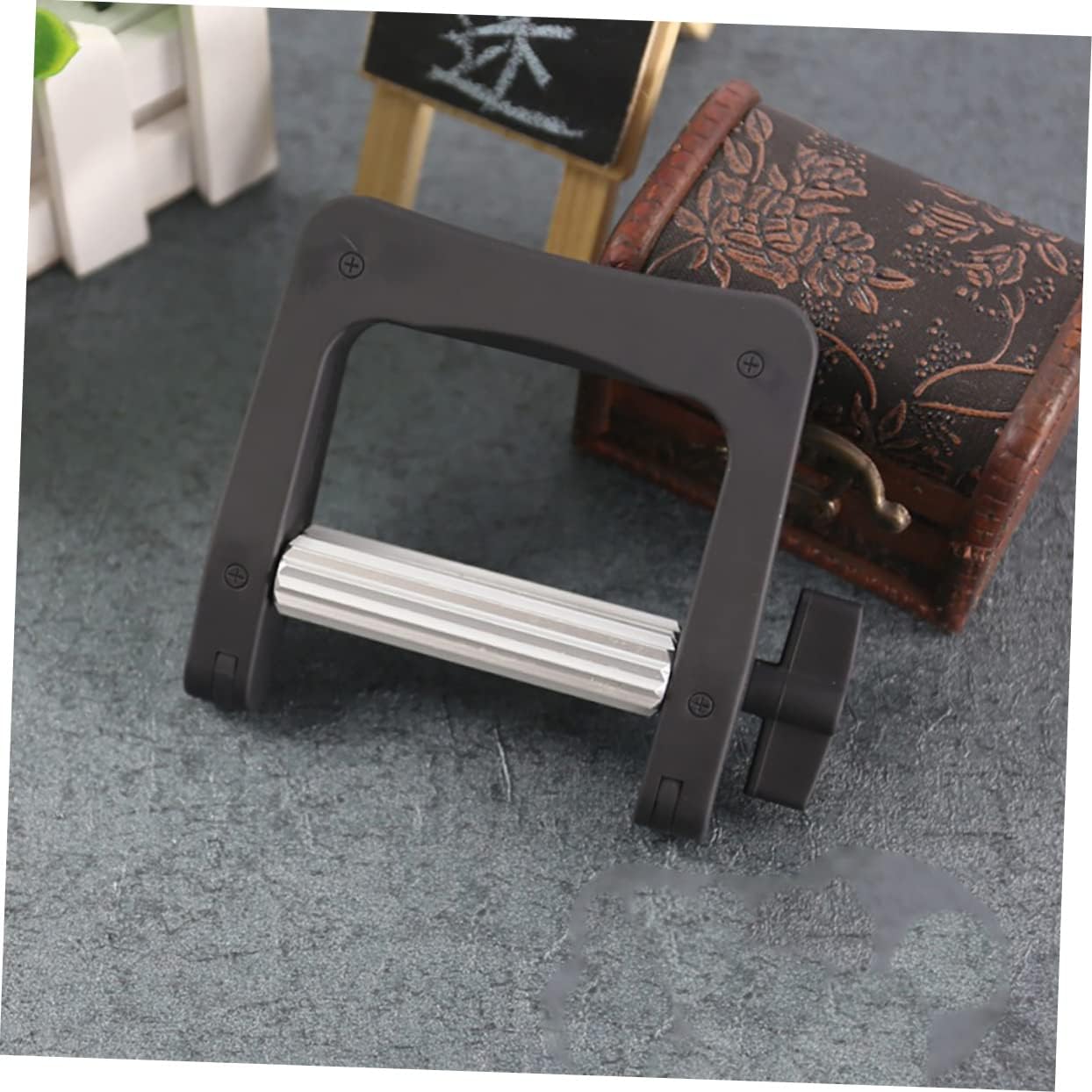 3pcs Toothpaste Squeezer Tool Rolling Cream Tube Roller for Hair Dye and Lotion Portable Black Squeezer for Bathroom and Salon Use