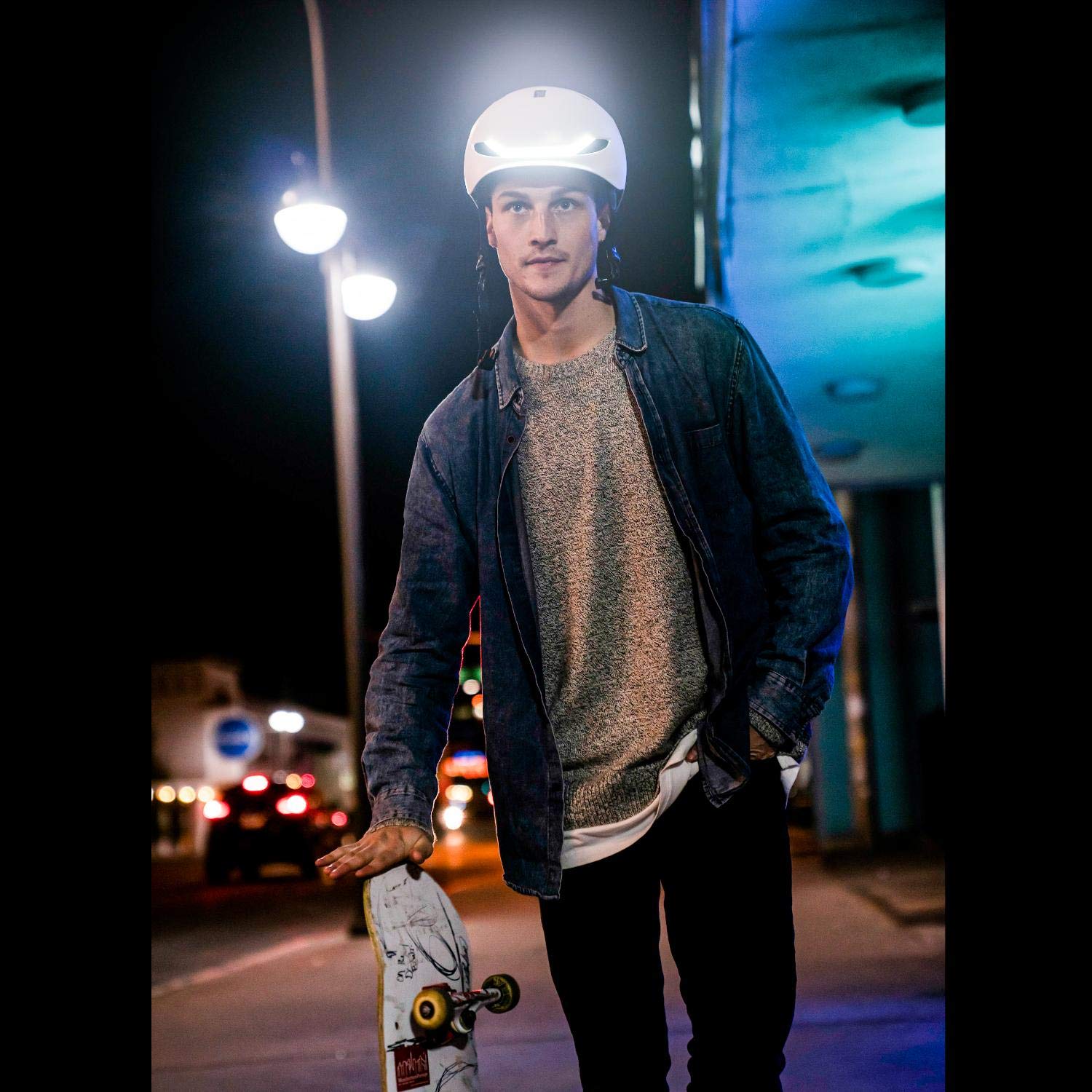 Lumos Street Casque Intelligent | Urbain | Skateboard, Scooter, Accessoires de vélo | Feux Avant et arrière LED | Clignotants | Feux Stop arrière | Compatibilité Bluetooth| Adulte (Blanc)