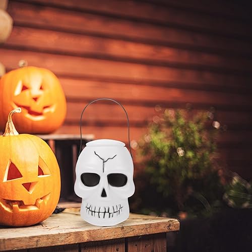 Vista 7 de Operitacx Cubo de caramelos con cabeza de calavera con asa, cubo de Halloween con tapa para truco o trato y suministros para fiestas