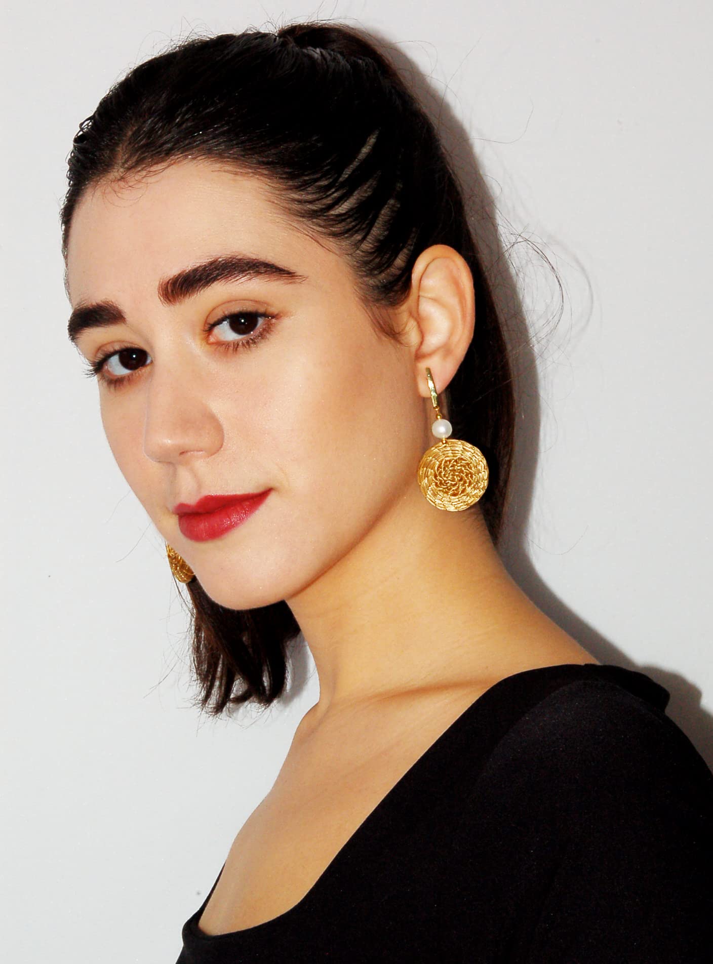 Pendientes Mandala de Oro Vegetal Trenzada con Perla 30 mm Vera Navarro