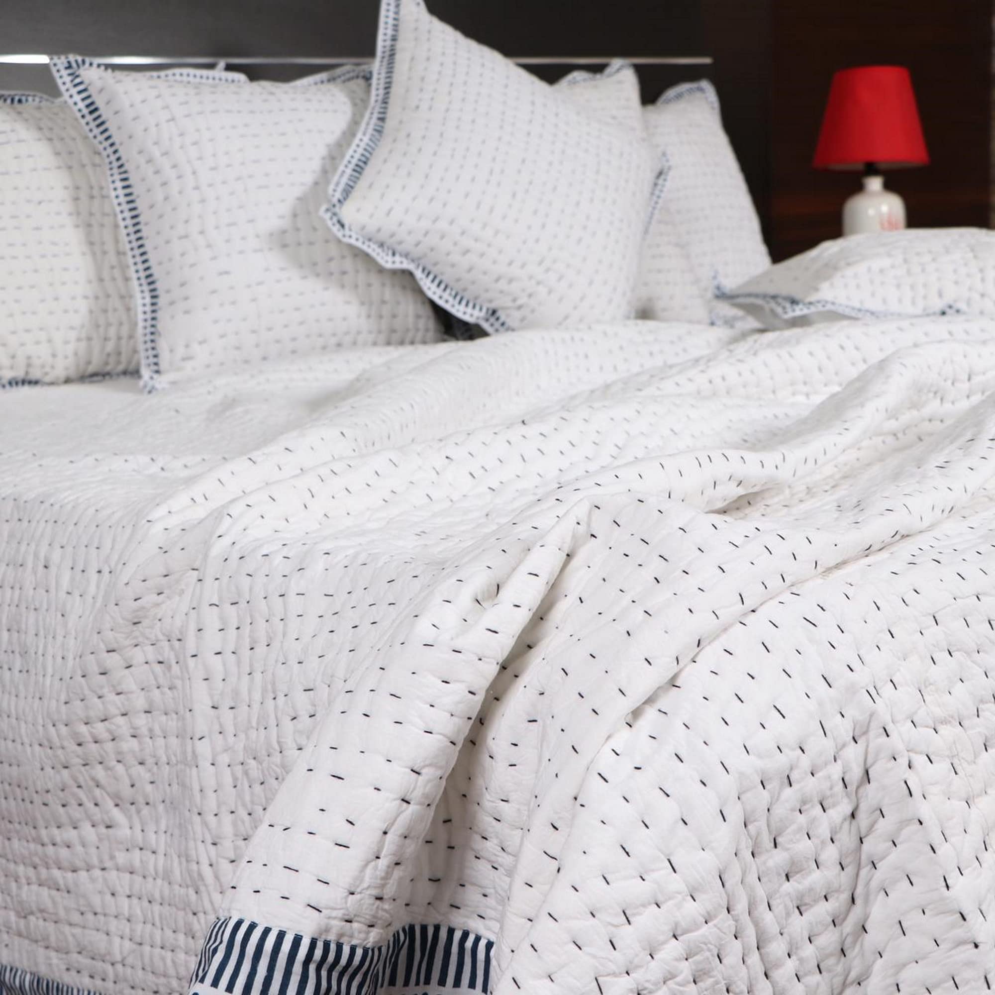 Quilt Kantha fait main en coton de Jaipur avec bordure au point vertical pour grand lit