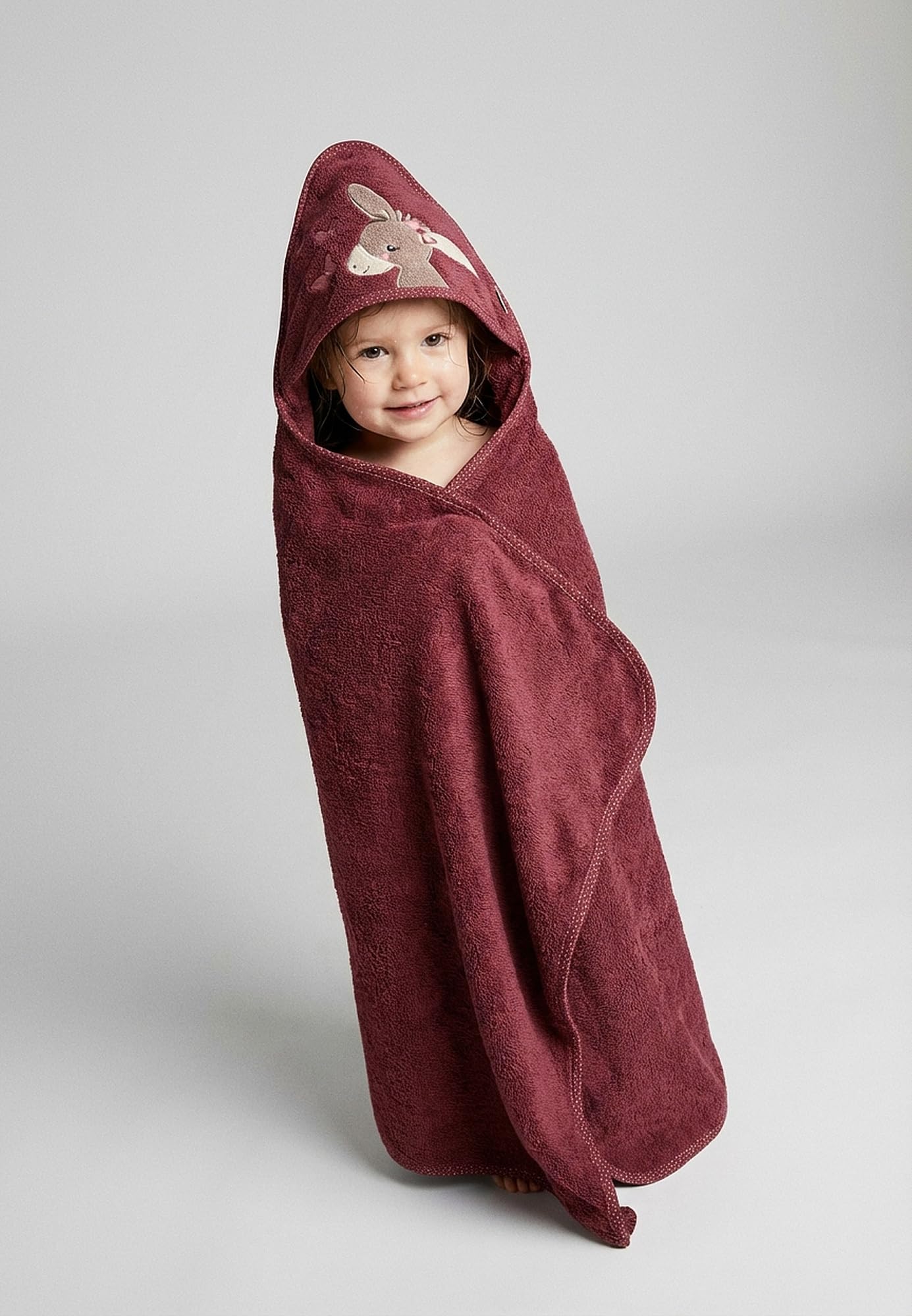 Sterntaler Kapuzenbadetuch Esel Emmily, geeignet ab Geburt, weiches Frottee-Badetuch mit Kapuze und appliziertem Esel Emmily Motiv, kuschelig nach dem Baden – Rot, 80x80x0,5 cm