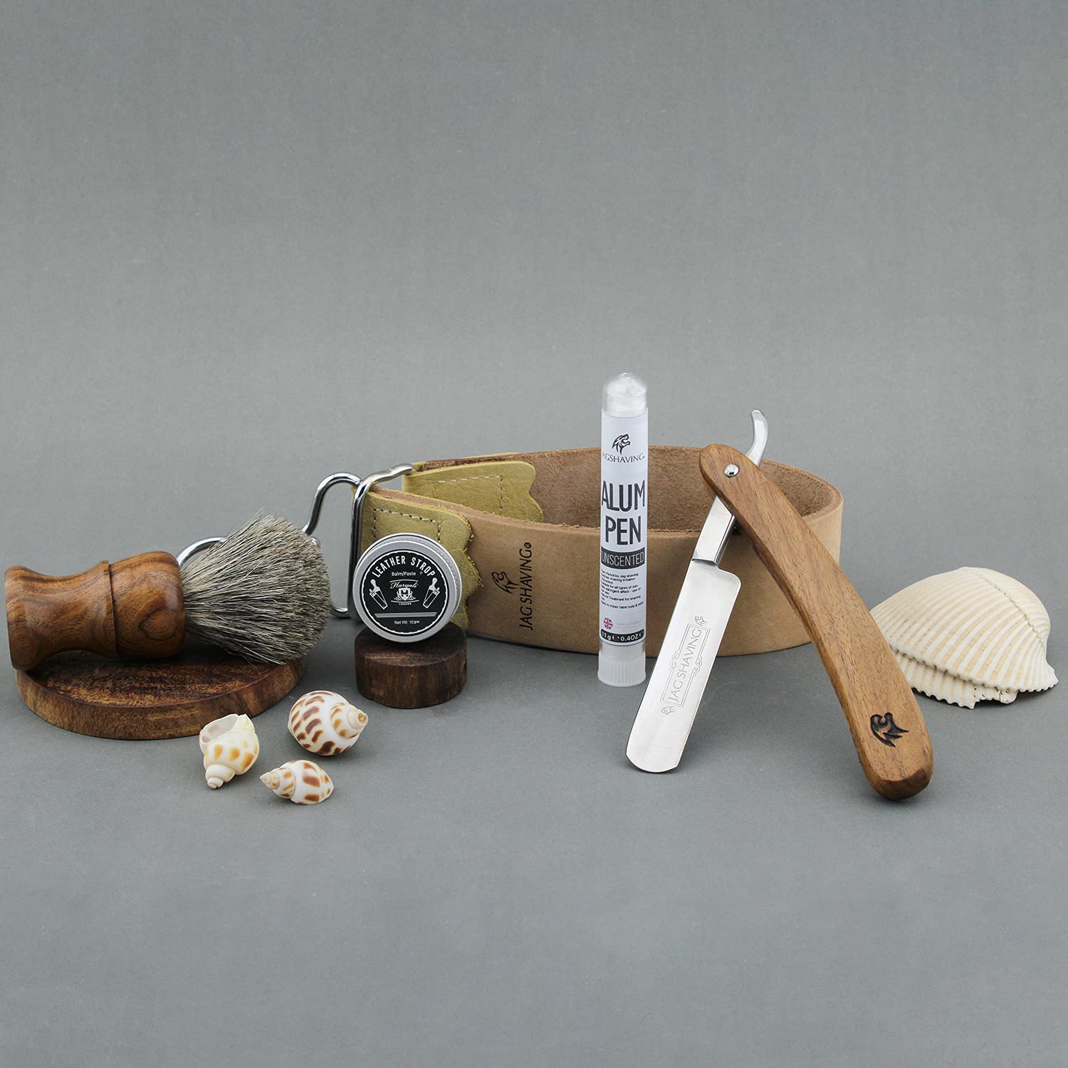 Jag - Kit da barba sostenibile da 5 pezzi, set di rasoi a mano libera, Pennello da barba in legno di tasso - Rasoio a mano libera - Armatura in pelle - Composto abrasivo - Bastone di allume