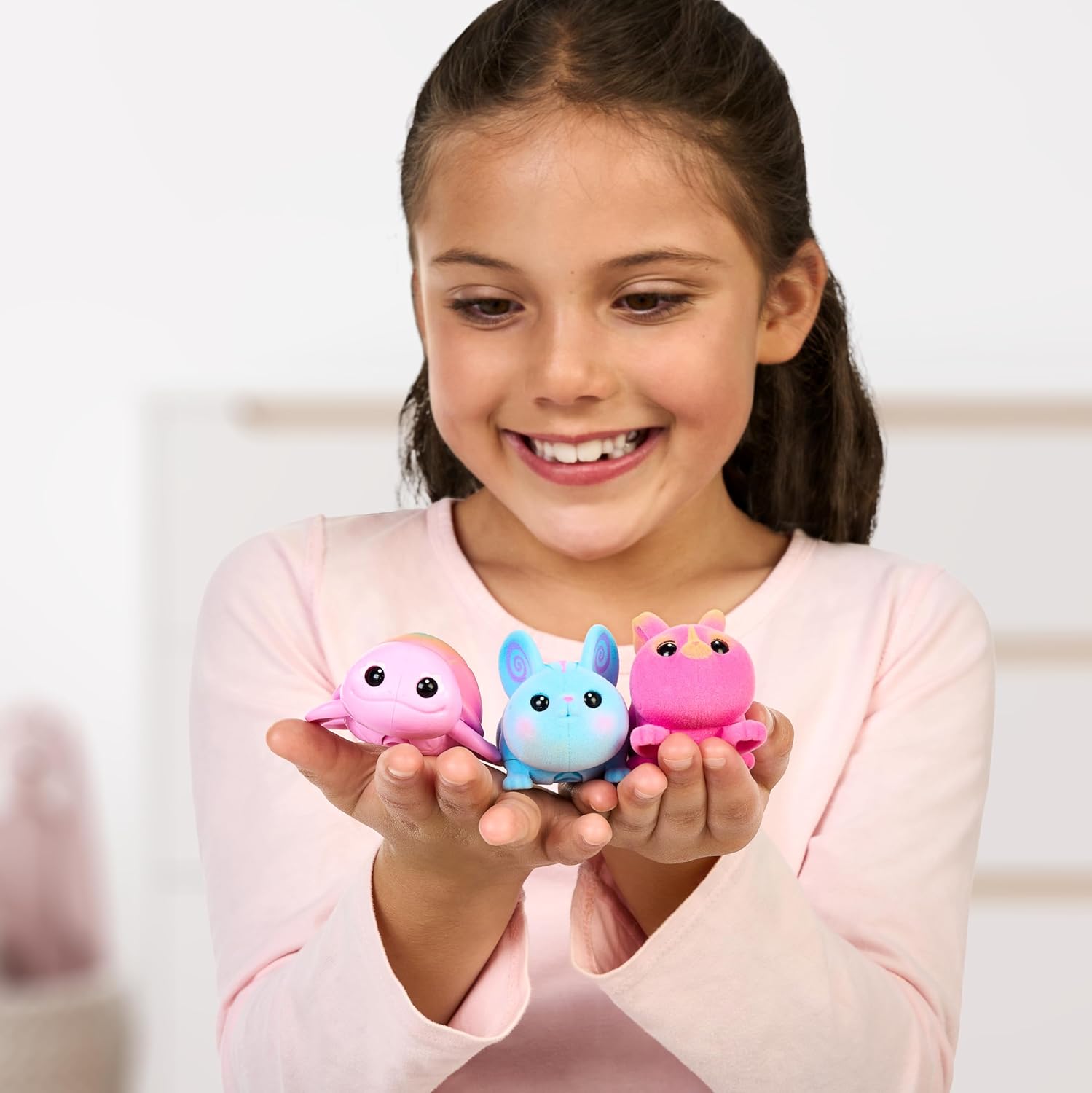 Little Live Pets NeeDees Touch Responsive Interactive Electronic Toy, Portable to Take Anywhere, Meet Your Needs and Earn Points, Over 50 Sounds and Reactions, Collects 13 NeeDees