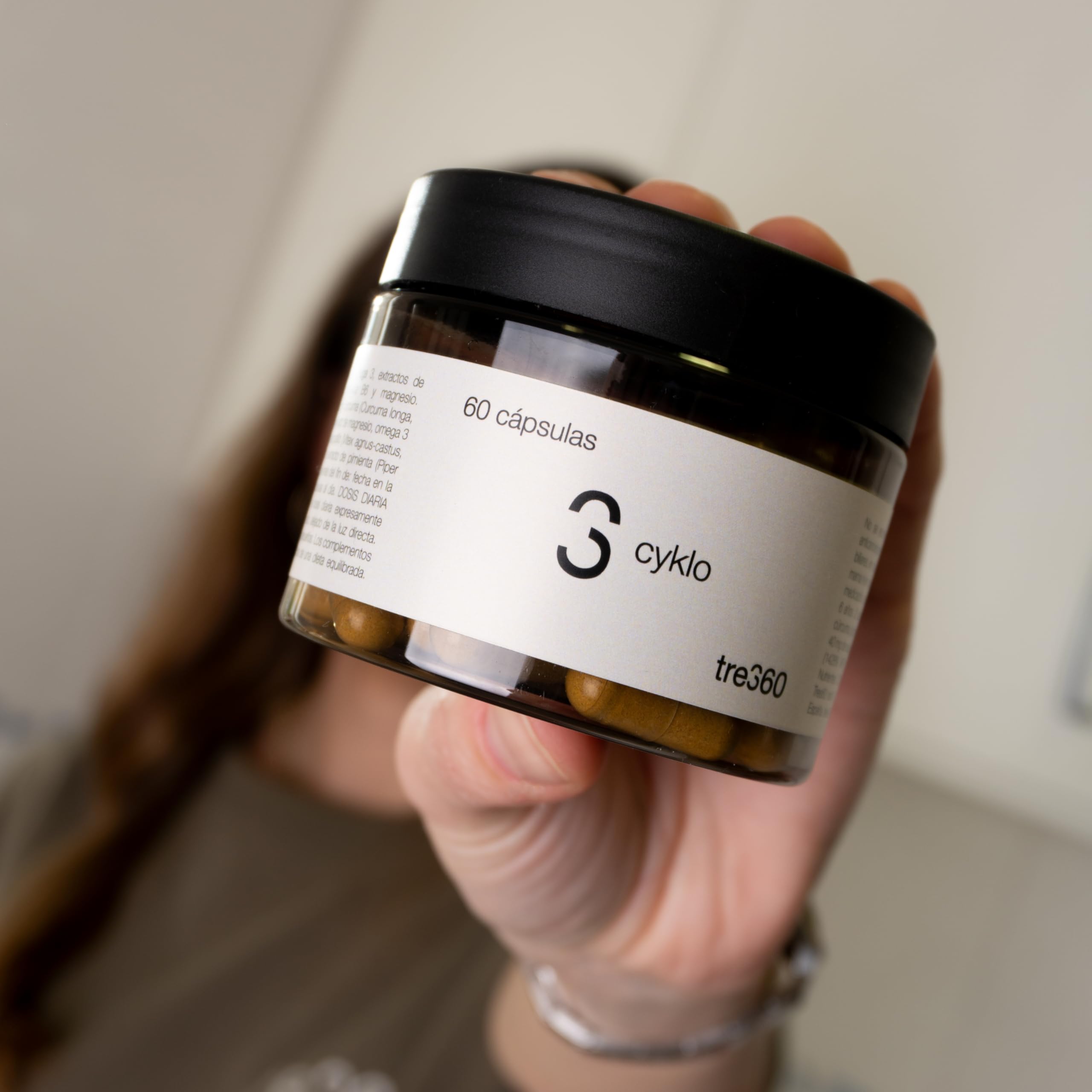 Tres60 - Cyklo Regulador Hormonal - 60 Cápsulas - Sauzgatillo (Vitex Agnus-Castus), Magnesio, Zinc y Vitamina B6 - Complemento para Equilibrio Hormonal y Bienestar Femenino - Síndrome Premenstrual