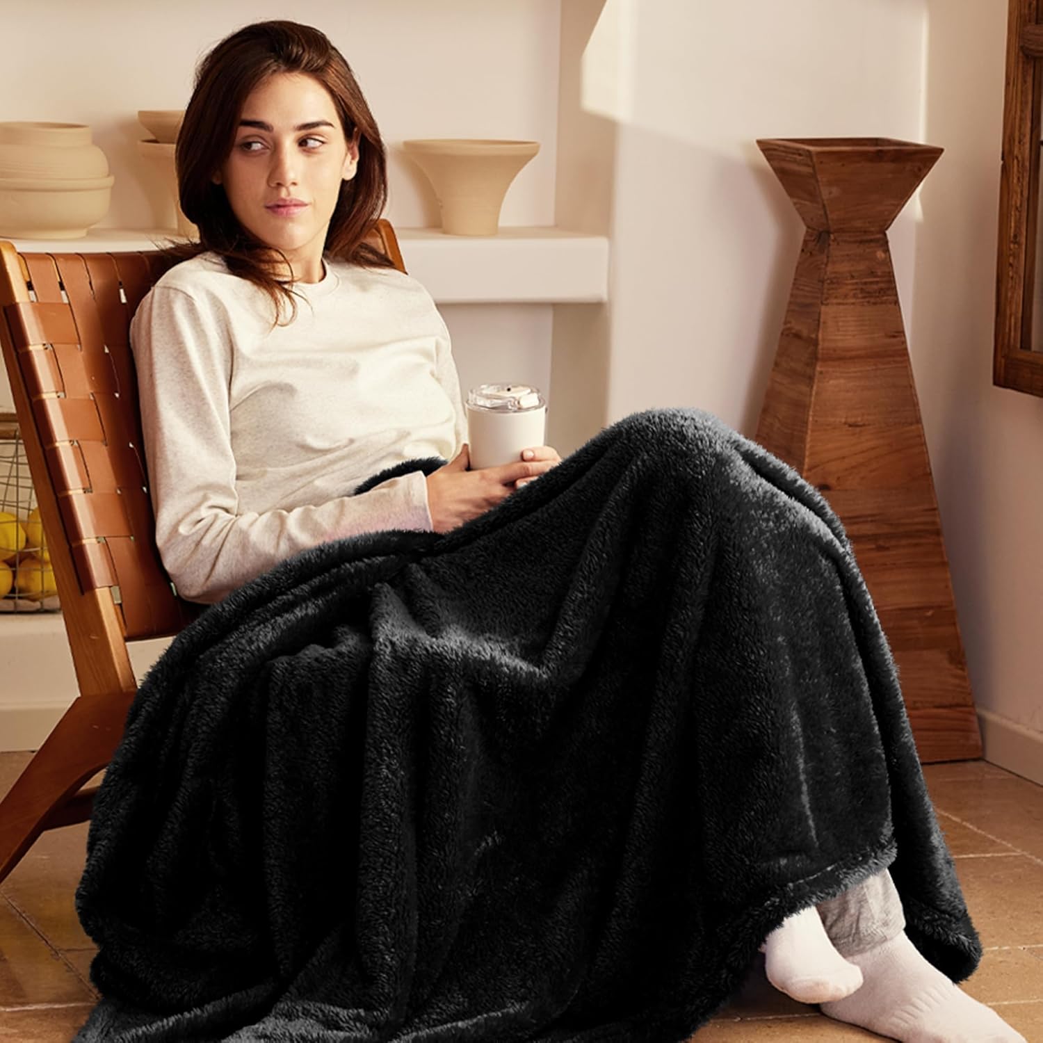 exclusivo mezcla plush fuzzy fleece throw blanket extra large, super soft, fluffy and warm blankets for couch, bed, suitable for all seasons (50x70 inches, black) black 50x70 in