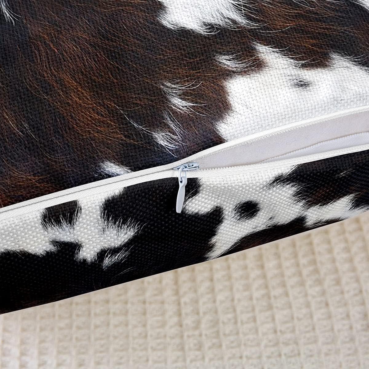 Cowhide Printed Cushion Covers, 45 x 45 cm, Set of 2 Cushion Covers, Farmhouse Cowhide Print Cowhide Cushion Cover, Cushion Cover, Cushion Case, Rustic Wild Animal Sofa Cushion, Couch Cushion for Sofa
