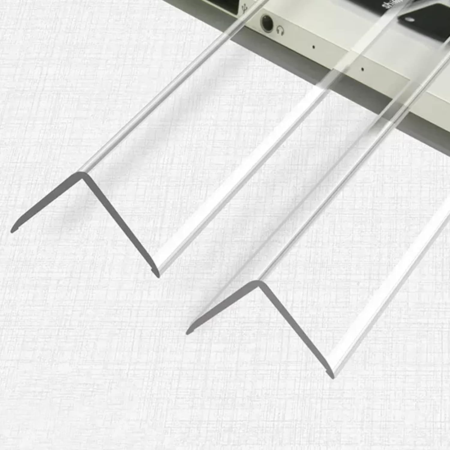 Generic 90-Degree Corner Trim Strip, Clear Self-Adhesive Corner Guard Edge Protector, Plastic ​Proofing Corner Trim Strip for Home Balcony Windowsill Safety (3x100cm/1.18x40in)