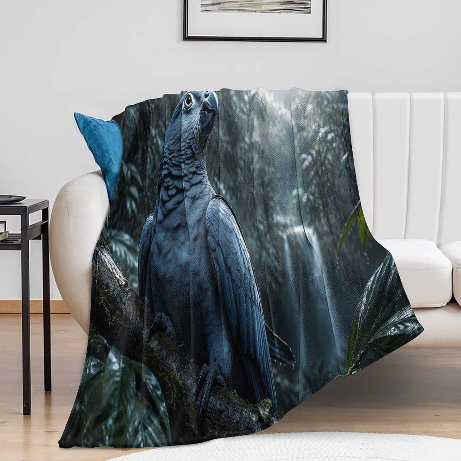 Blue Parrot Portrait with Dramatic Lighting Kuscheldecke für Zuhause