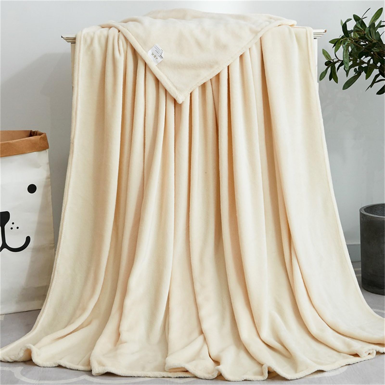 DOTBUY-SHOP Flannel Blanket Soft Throw Blanket, Warm Blankets and Throws, Coral Fleece Throw fit all Season, Versatile Flannel Blankets For Sofas, Bed, Travel (200x230cm,Off white)